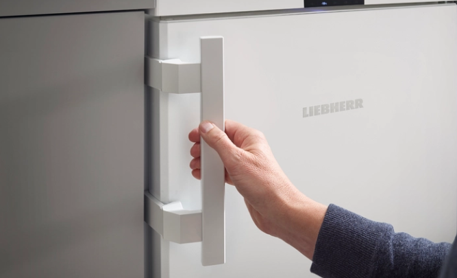  Slimline handle with integrated opening mechanism 